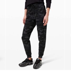 Lululemon Scuba High-Rise Jogger *Fleece 28" size 8